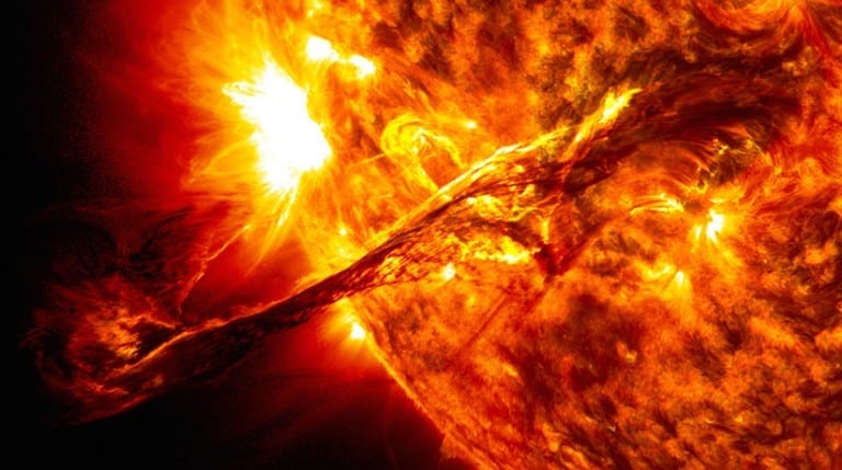 éruptions soleil eruption super flares