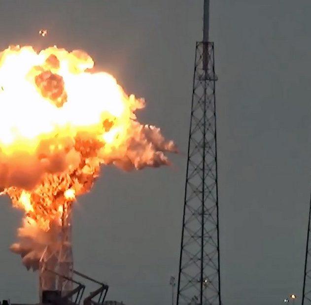 explosion lancement space x