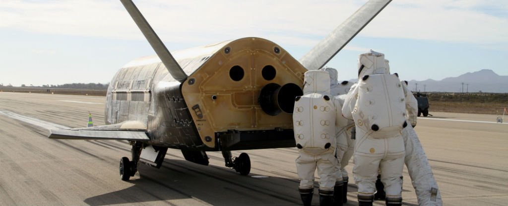 L'avion Spatial X-37B De L'US Air Force Orbite Autour De La Terre ...