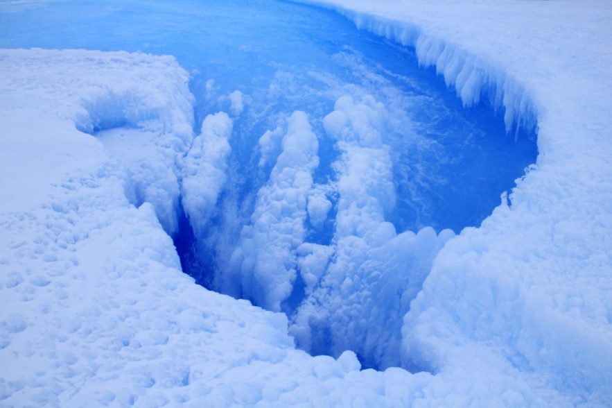 cratere dans glace