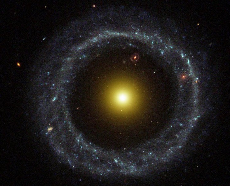 galaxie hoag object découverte objet galaxie a anneau