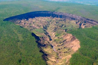 cratère trou sol fonte glace réchauffement sibérie foret sédiments