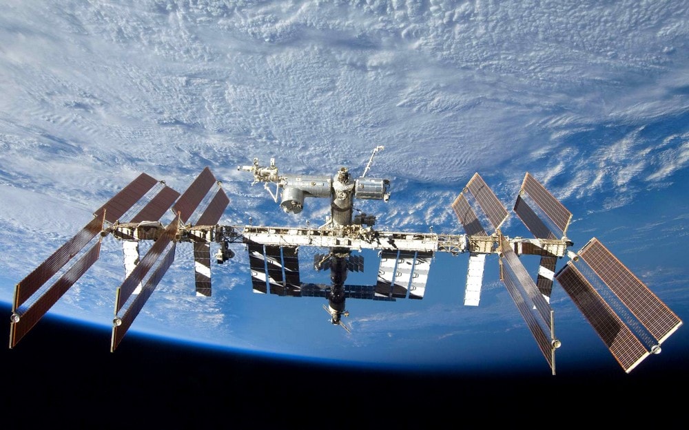 iss station spatiale internationale spacex bactérie superbactérie