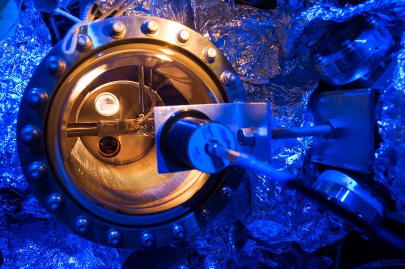 IBM atome microscope à effet tunnel disque dur stockage données Scanning Tunneling Microscope STM