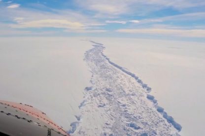 barriere de glace larsen c antarctique fissure faille vol