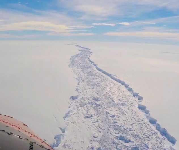 barriere de glace larsen c antarctique fissure faille vol