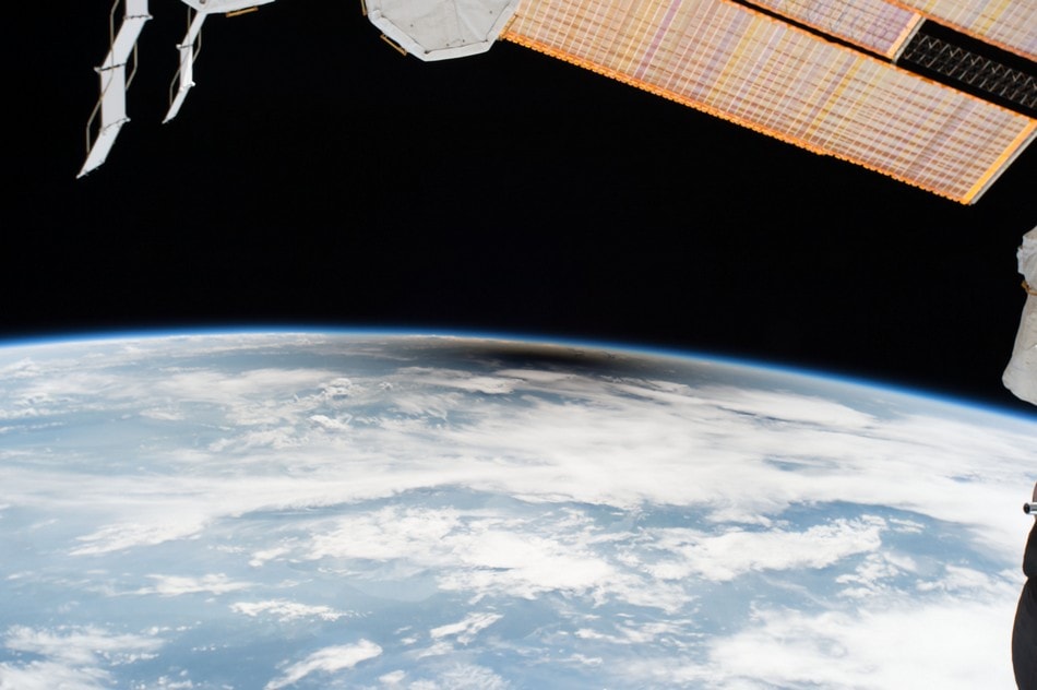 éclipse solaire ombre depuis la station internationale spatiale ISS