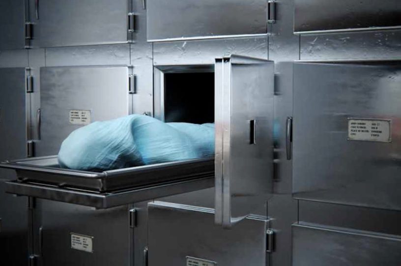 homme mort reveil morgue clinique prisonnier espagne