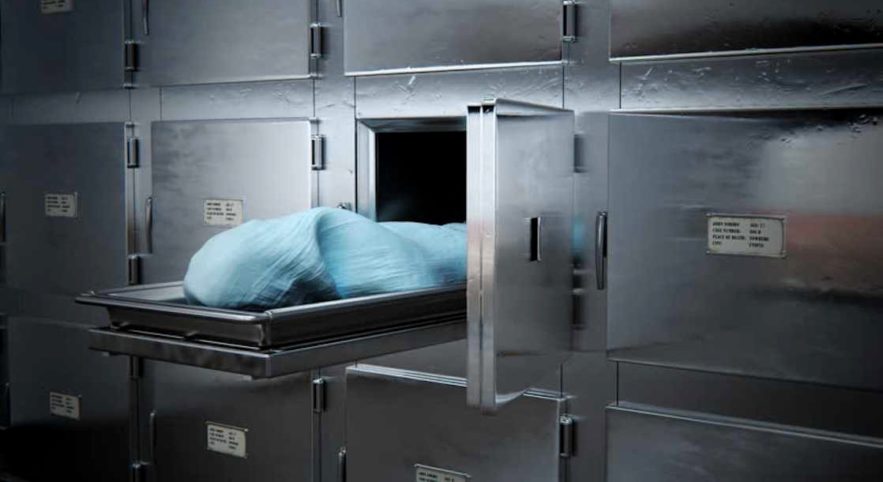 homme mort reveil morgue clinique prisonnier espagne