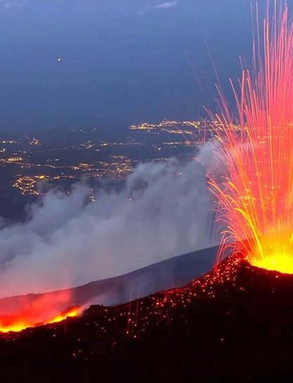 etna volcan éruption volcanique affaissement glissement terrain mer