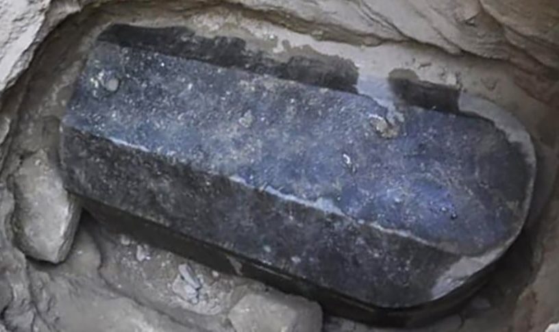 sarcophage granit noir egypte