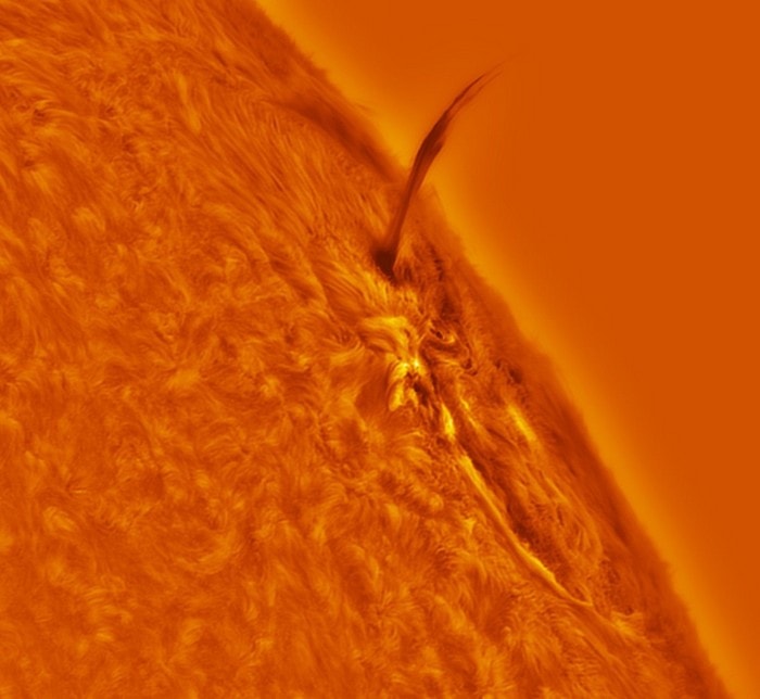 eruption solaire soleil plasma