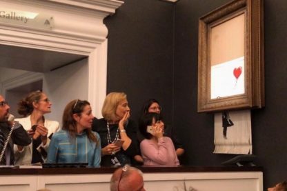 banksy vente aux encheres audo destruction oeuvre petite fille balon rouge coeur art