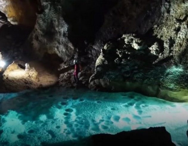 gouffre grotte chine caverne sous terrain