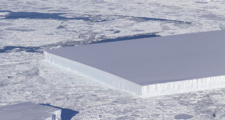 La Nasa a découvert en Antarctique un iceberg... parfaitement rectangulaire — Mystérieux La Nasa a découvert en Antarctique un iceberg... parfaitement rectangulaire — Mystérieux