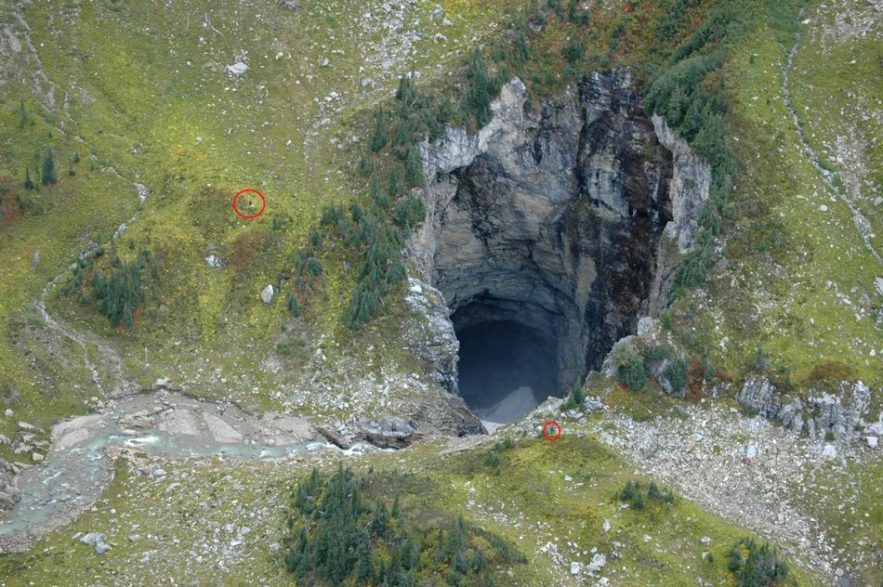 grotte caverne trou decouverte canade geante