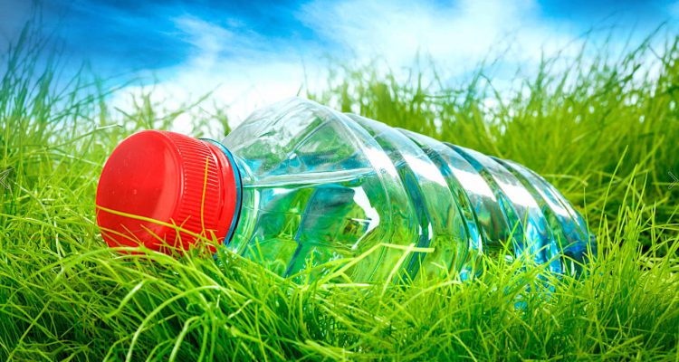 nouveau procede fabrication bioplastique microorganismes bouteille plastique
