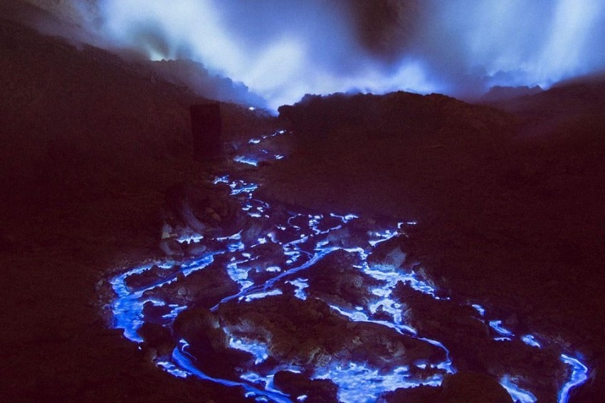eruption lave bleue