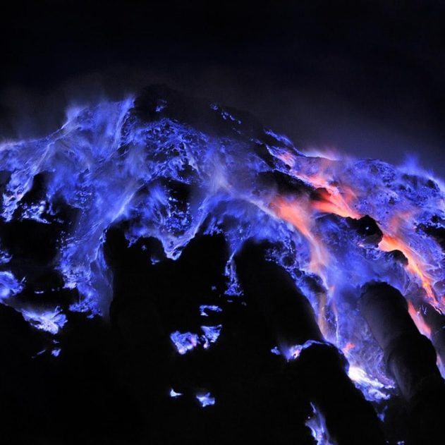 volcan lave bleue