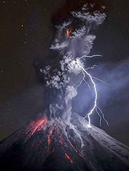 volcan eruption orage