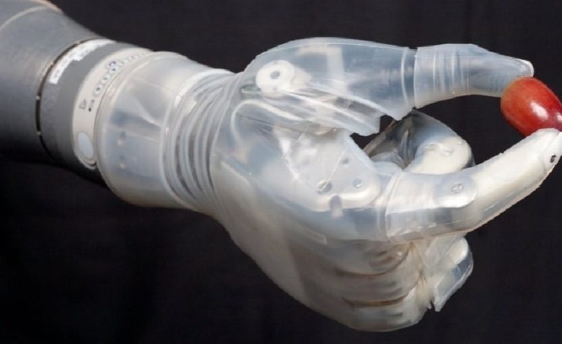 bras robotique toucher