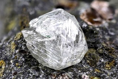 nouveau mineral decouvert dans diamant