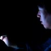 chinois shenzhen perd vue smartphone nuit