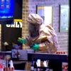 employe buffalo wild wings decede emanation toxique produits nettoyage