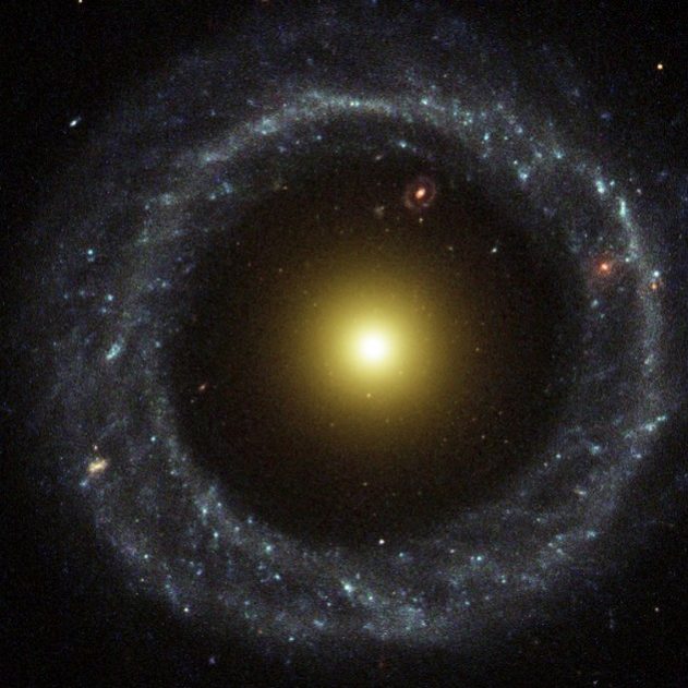 objet hoag galaxie