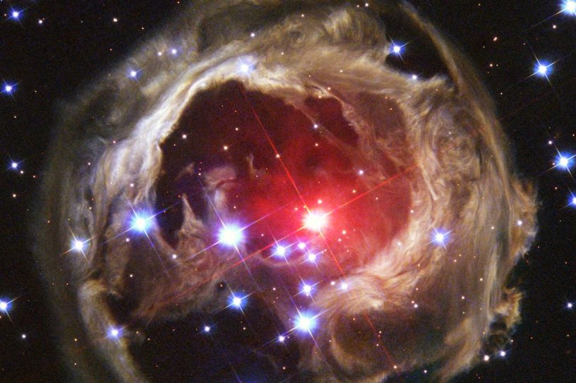 V838 Hubble remanent explosion stellaire