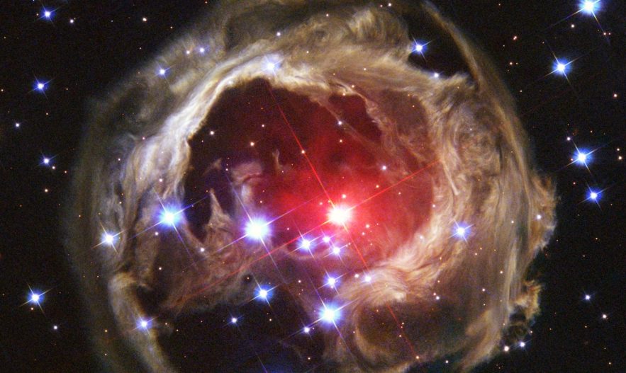 V838 Hubble remanent explosion stellaire