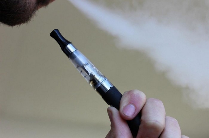 e-cigarette cigarette electronique vapotage vapoter fumer tabac