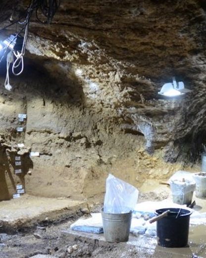 grotte bulgarie dent outils objets artefacts pierre ossement os homo sapiens