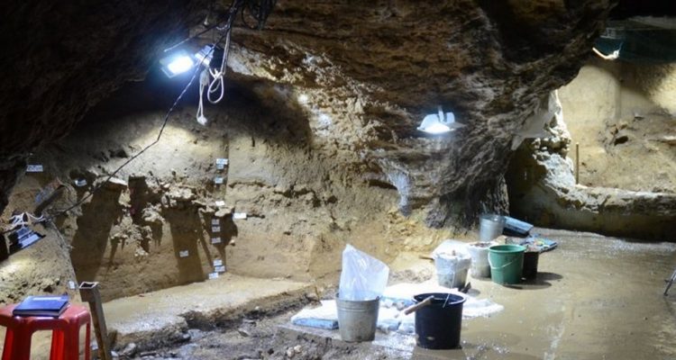 Les plus anciens vestiges d’Homo sapiens d’Europe retrouvés dans une grotte en Bulgarie ! (vidéo) Par Stéphanie Schmidt Grotte-bulgarie-750x400