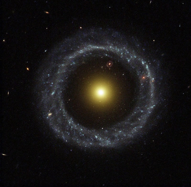 objet de hoag galaxie à anneau