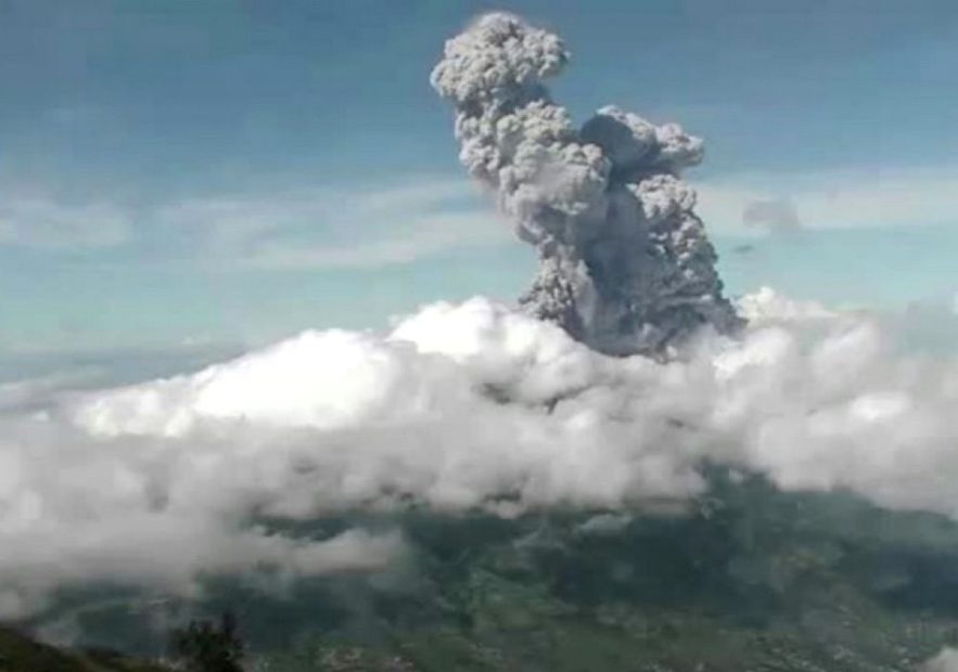 volcan merapi indonesie eruption volcanique geologie cendres