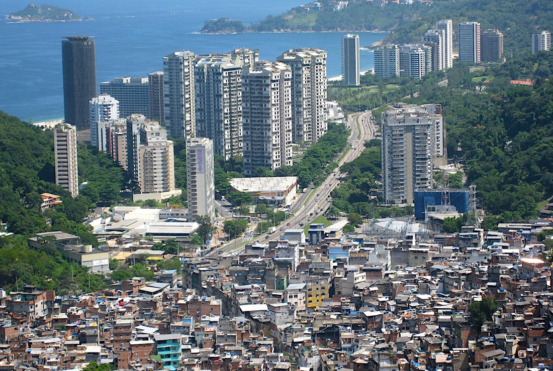 Урбанизация юар. Фавелы в Бразилии. Сан Паулу фавелы. Сингапур трущобы. Окленд Калифорния трущобы.