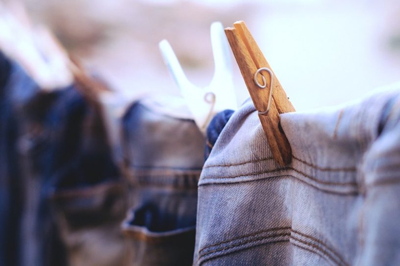 jeans polluent enormement eau liberent 50000 microfibres lavage