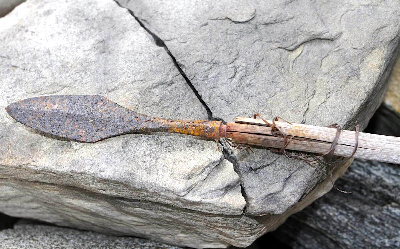 La fonte des glaces révèle un trésor spectaculaire d'artefacts de chasse  anciens en Norvège