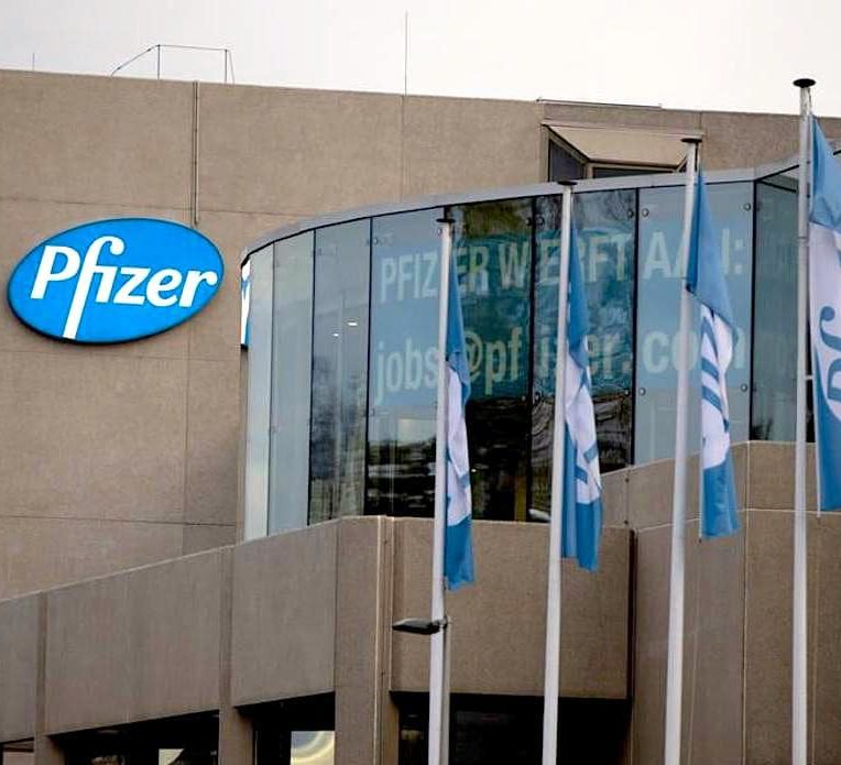 pfizer prevoit reduire temps production vaccin covid-19 50 pourcent