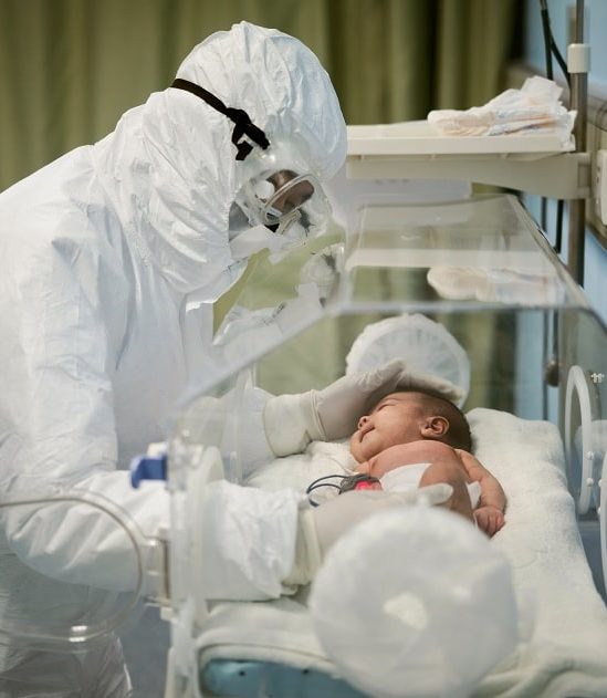 covid bebe infecte in utero virus mute cinq jours apres naissance