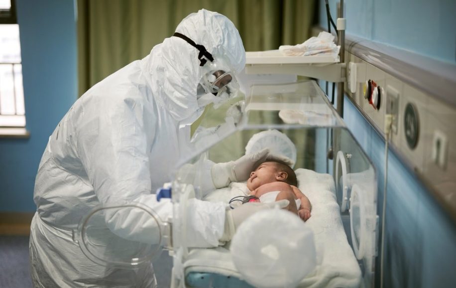 covid bebe infecte in utero virus mute cinq jours apres naissance