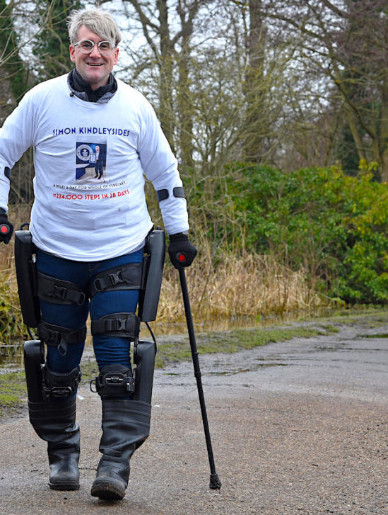 homme paraplegique parcourt 180 kilometres grace exosquelette motorise