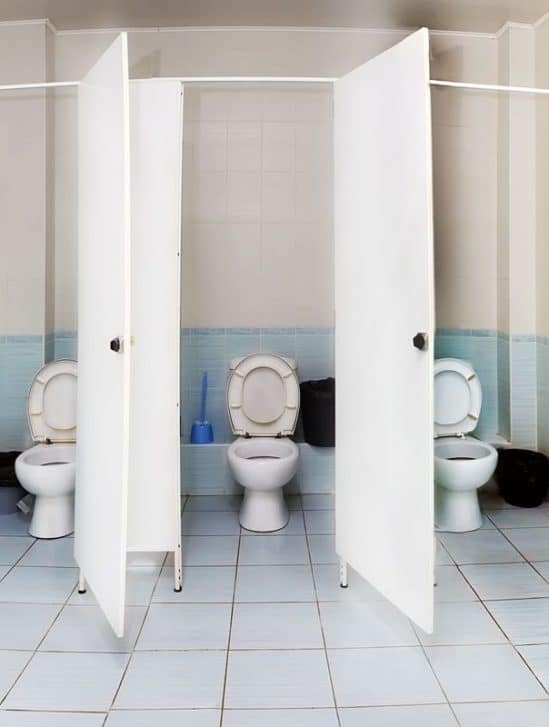 toilettes publiques milliers gouttelettes expulsees chasse eau