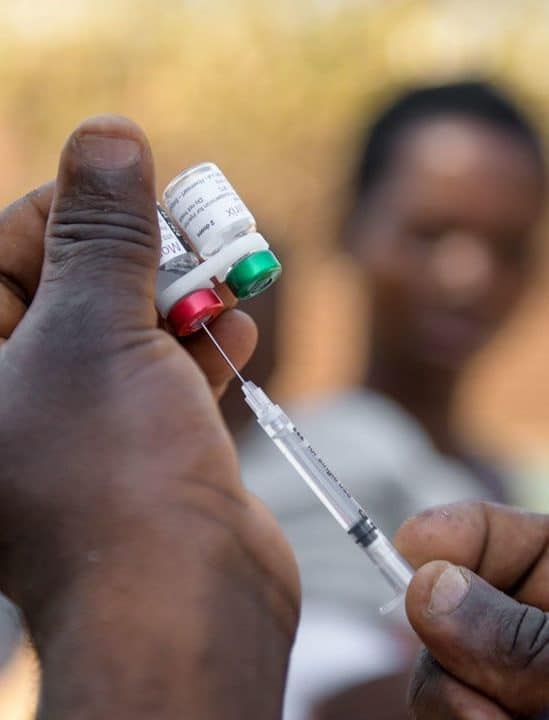 vaccin antipaludique montre haute efficacite essai clinique afrique