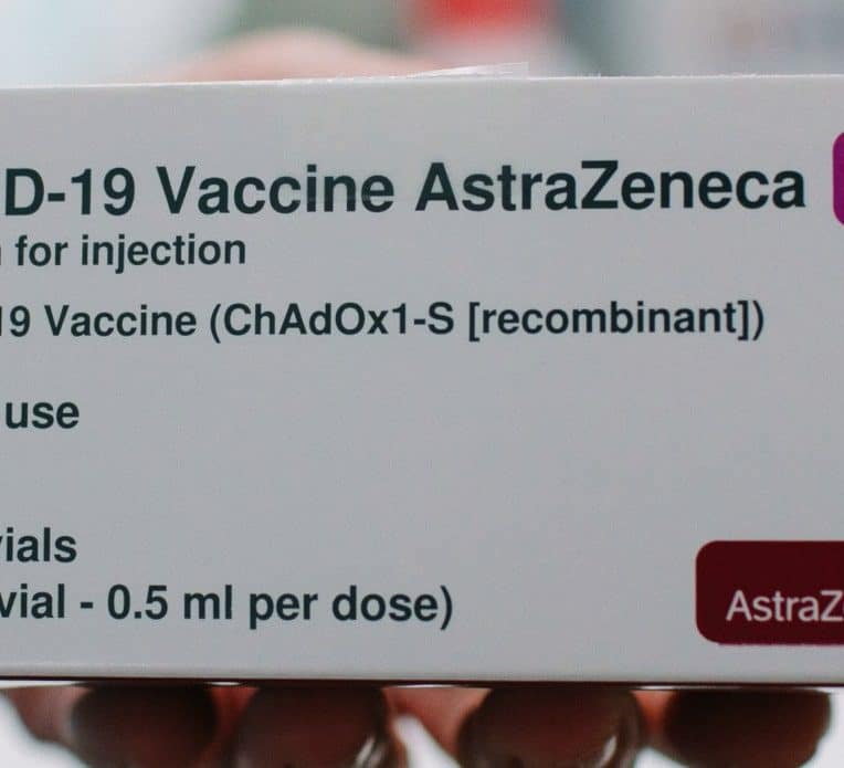 risques thromboses caillots vaccin astrazeneca