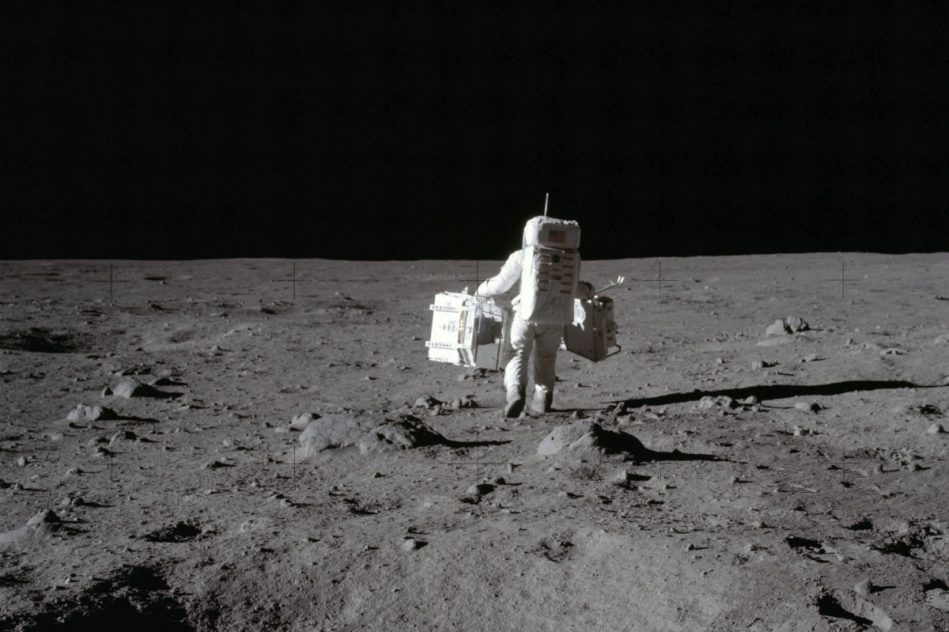 combien temps astronaute marcher autour lune