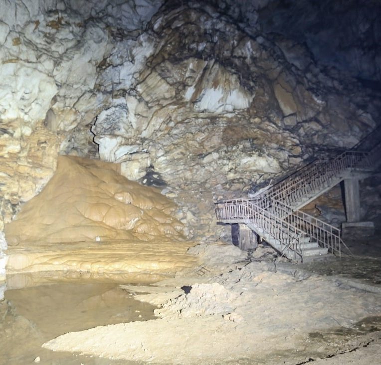 adn humain vieux 25000ans retrouve sediments grotte