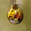 eau pure transformee en metal brillant dore