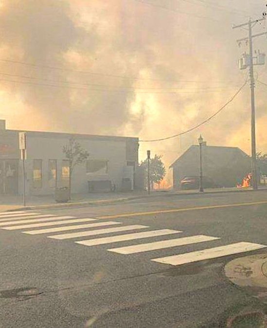 record chaleur canada village entier reduit en cendres